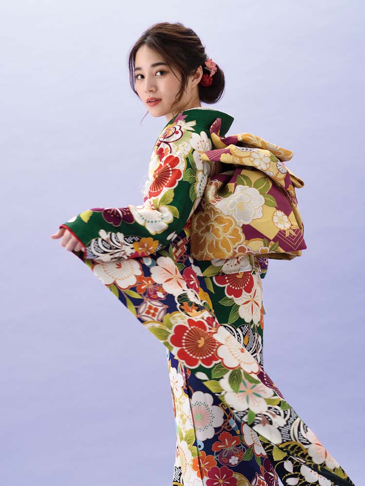 若さ際立つ緑色にポップに咲く花が魅力な振袖