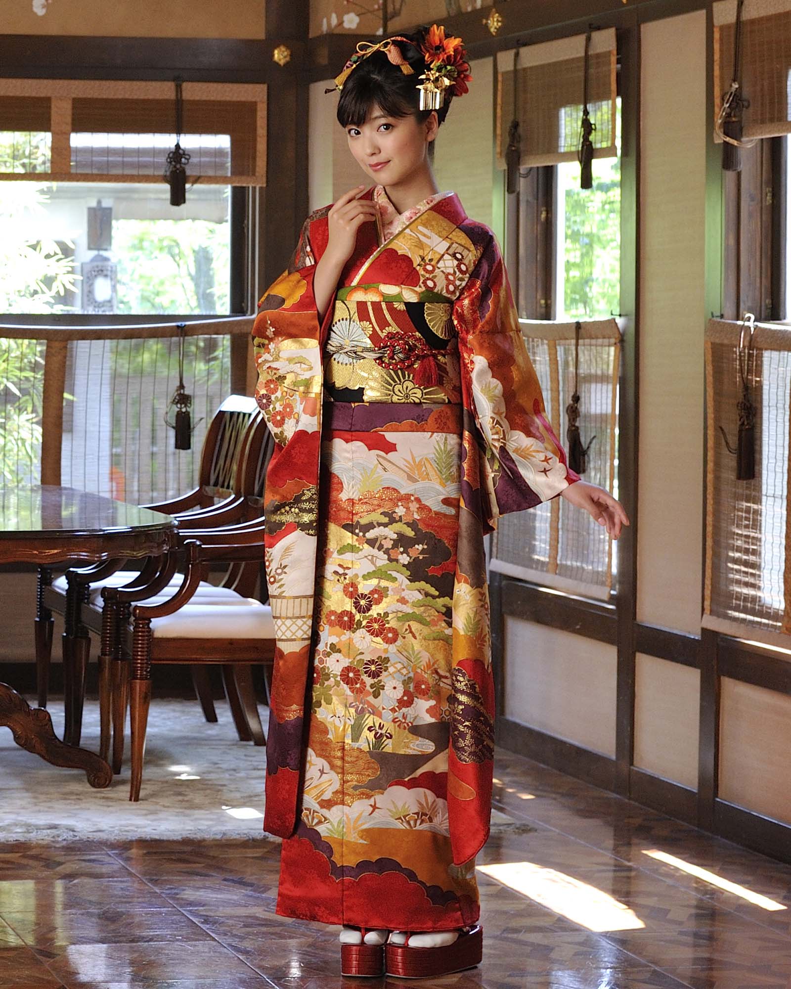 ロイヤル作家 藤井寛作 手描き京友禅振袖 『雲霞山路王朝風景』