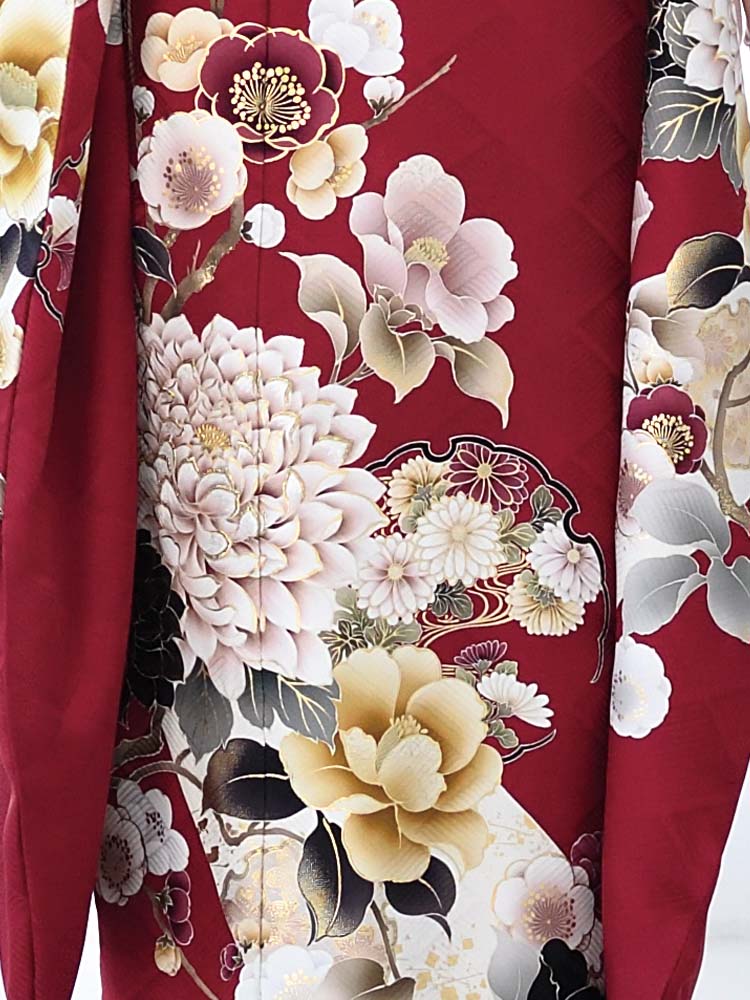 赤✕花の競演で日本の美を再認識させてくれる振袖