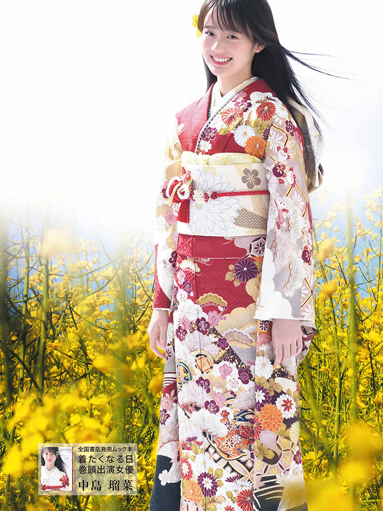 吉祥文様が赤地に映える格調高い古典柄、中島瑠菜さん着用の伝統と華やぎをまとう振袖。