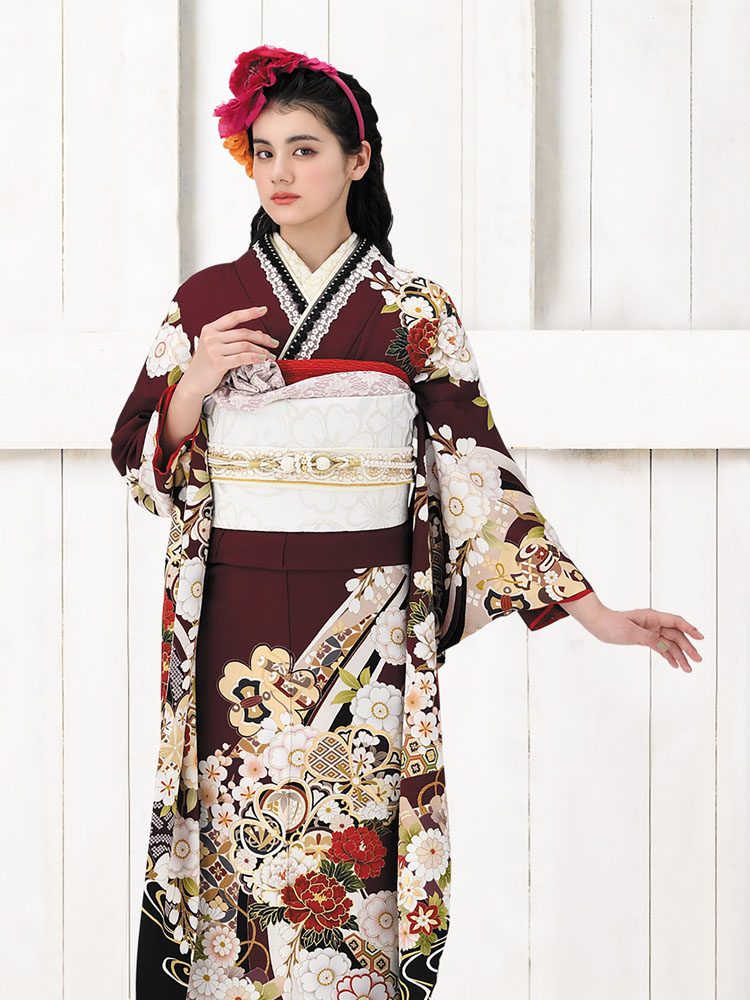 金彩と伝統柄が織りなす、晴れの日を彩る王道の振袖。