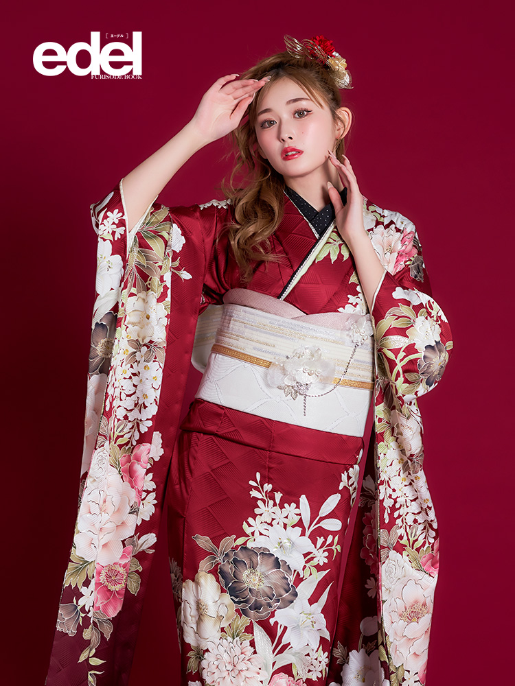 edel ゆうちゃみさん着用の、艶やかな深紅と豪華牡丹で魅せる大人可愛い振袖。