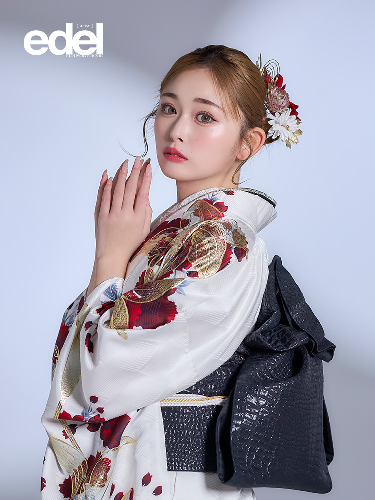 edel ゆうちゃみさん着用の、凛とした白黒に赤が映える上品モダンな振袖。