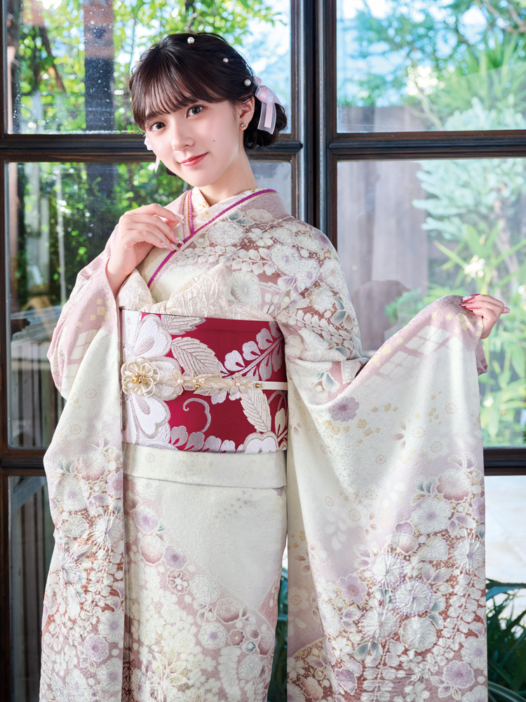 辻が花の伝統美をモダンに表現した振袖。
